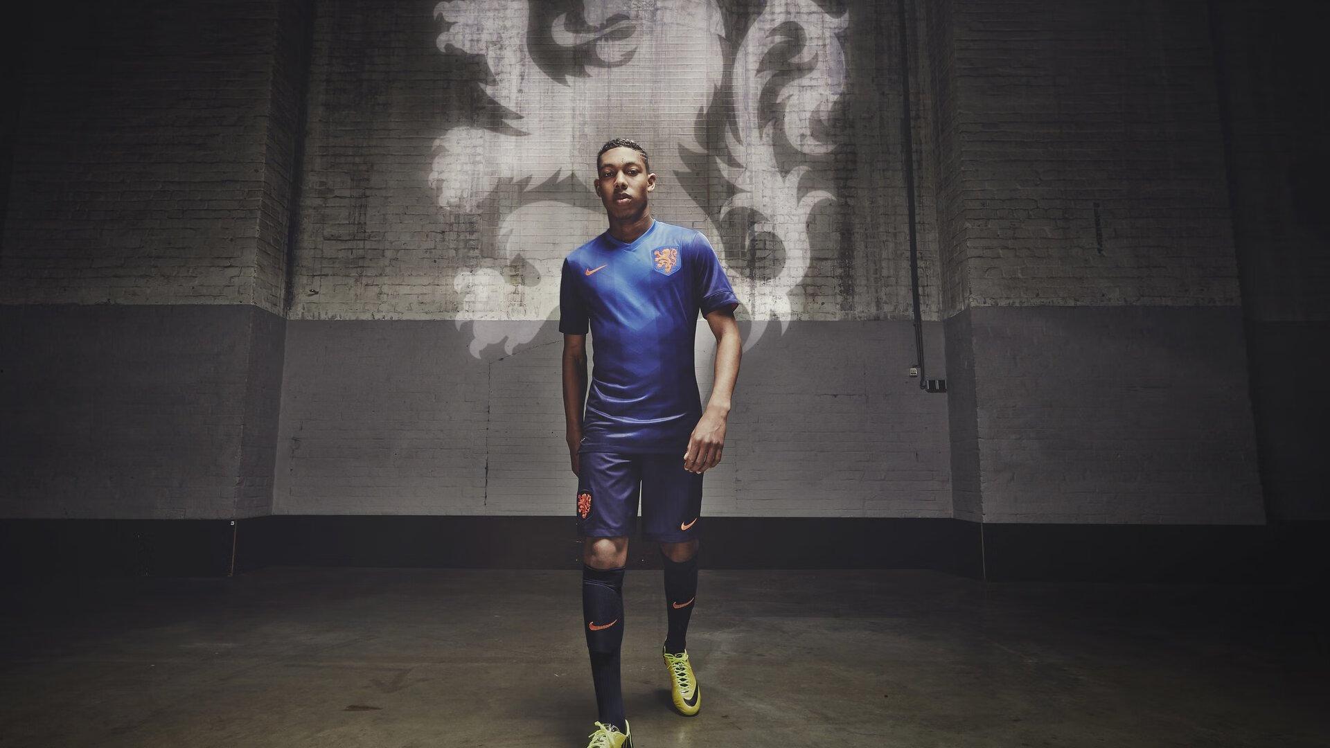 三大球星齐抛橄榄枝，坎塞洛、弗拉霍维奇与施洛特贝克均有意加盟巴萨，诺坎普重建计划再添变数